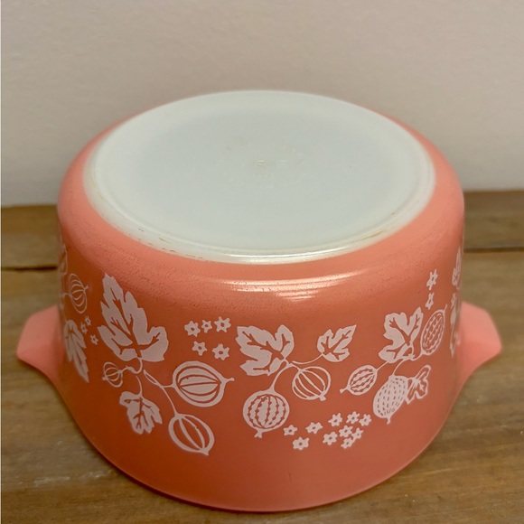 Vintage Pyrex Gooseberry Pink 473 1 Quart Round Covered Casserole dish with lid - Picture 11 of 15